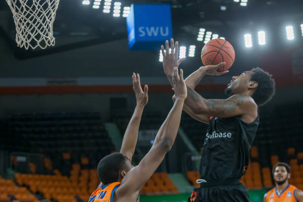 足坛一夜动 足坛一夜动