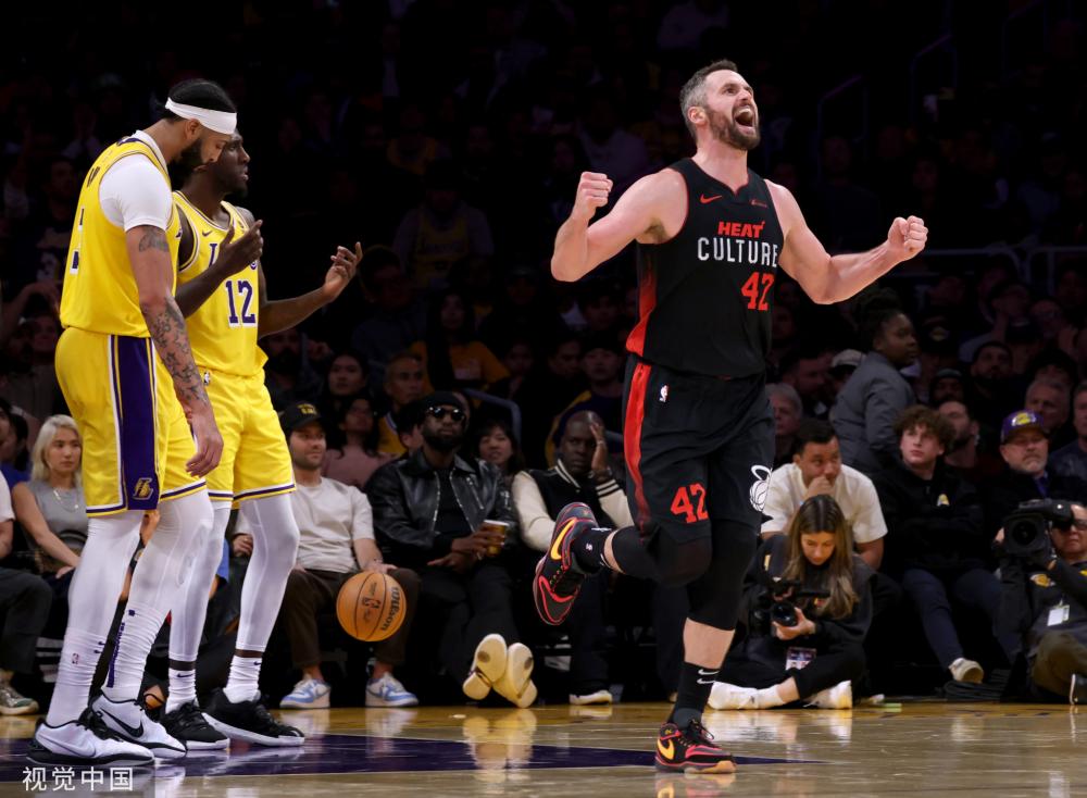 的冰壶比赛 的冰壶比赛