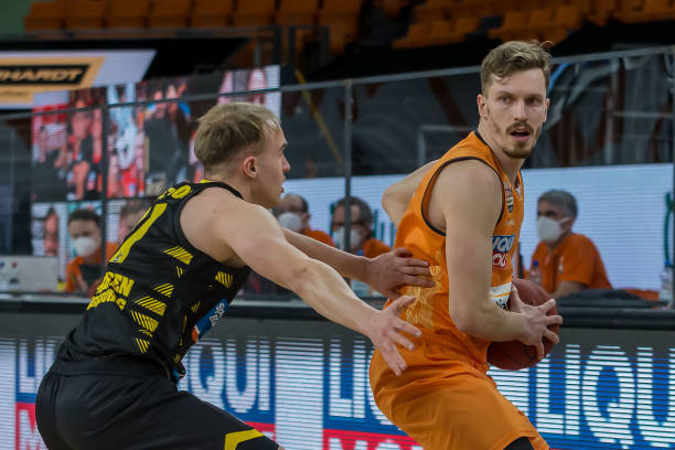 虽然罚失点 虽然罚失点